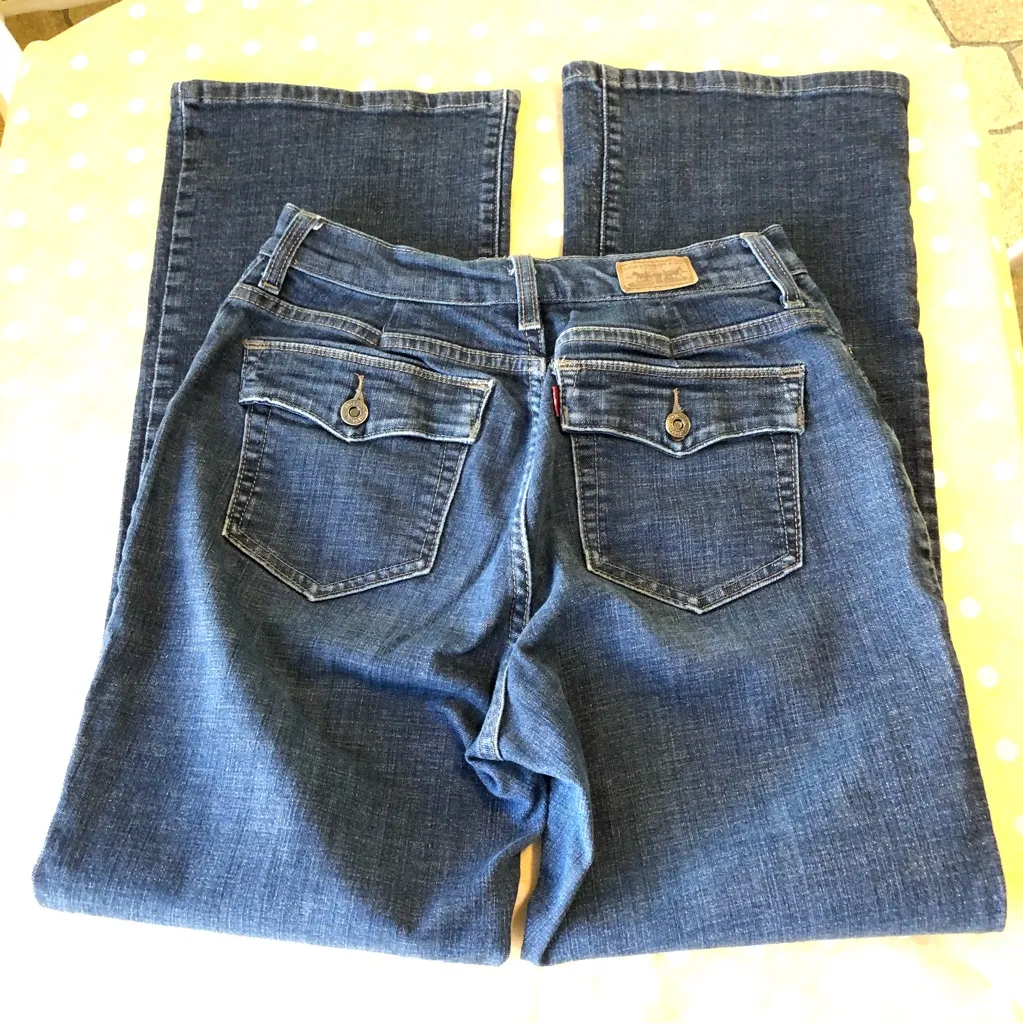 Levi’s High Rise Jeans 28 Back Flap Pockets - Image 5
