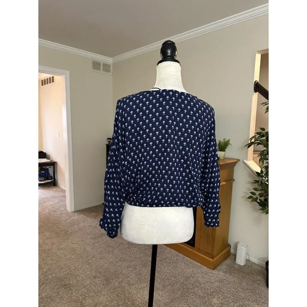 Kendall & Kylie Button Up Long Sleeve Indigo Ditsy  Crop Top Blue Size L NWT - Image 3