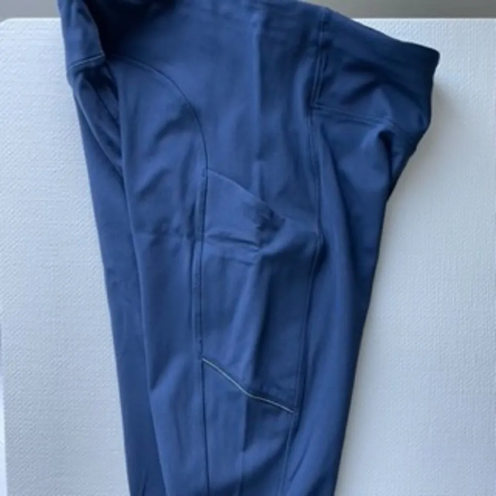 lululemon navy double pocket leggings - Image 6