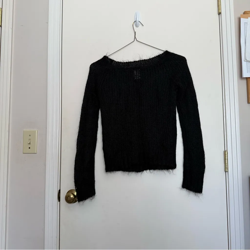 Old Navy Black Women's Crew Neck Sweater - Image 3