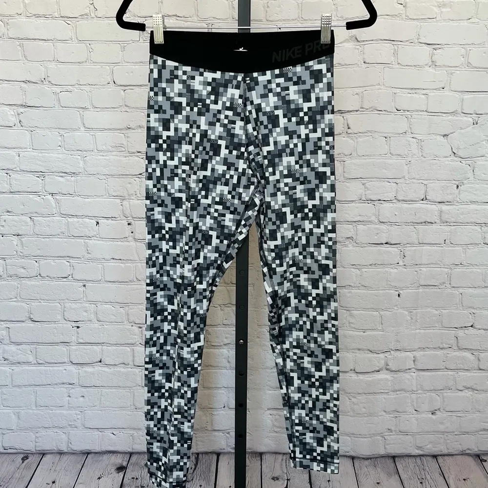 Nike Pro Pixel Camo Print Leggings - Image 2