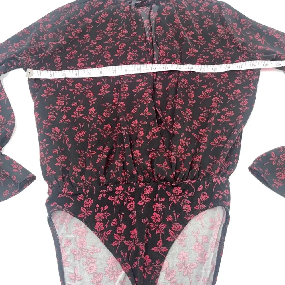 Express Bodysuit Women’s Size Small-Black W/Red Roses Print - Image 6