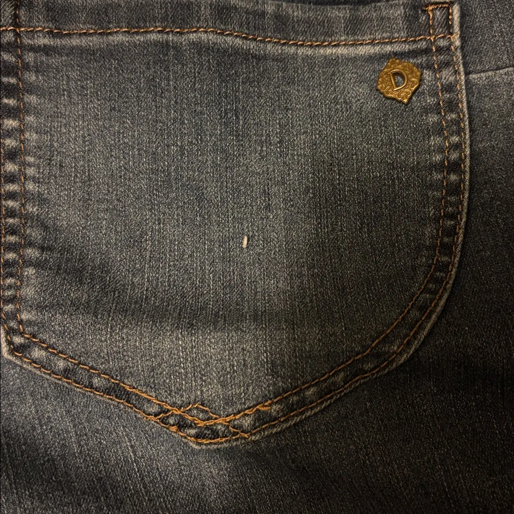 Democracy Nicola Ab Solution cuffed denim shorts size 10 - Image 3