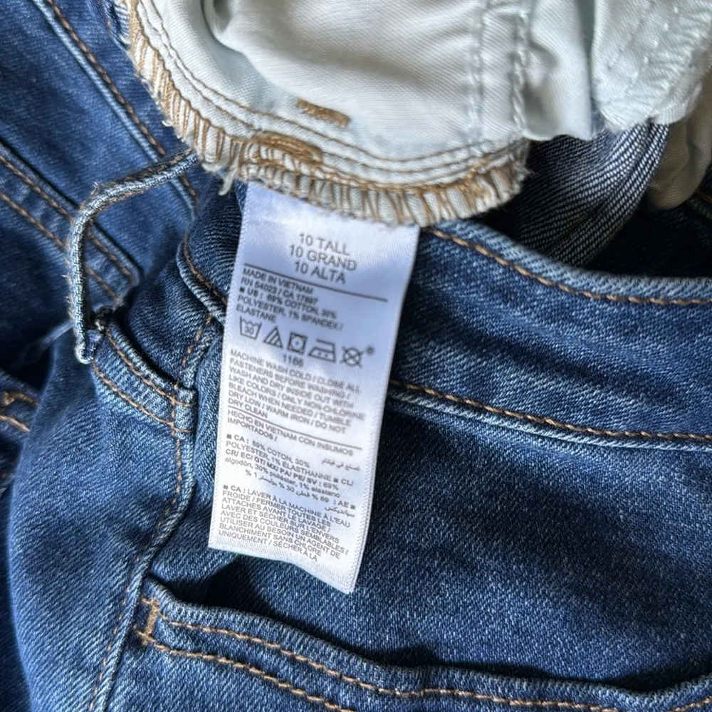 Old Navy Wow Wide Leg High-Rise Jeans - Image 9