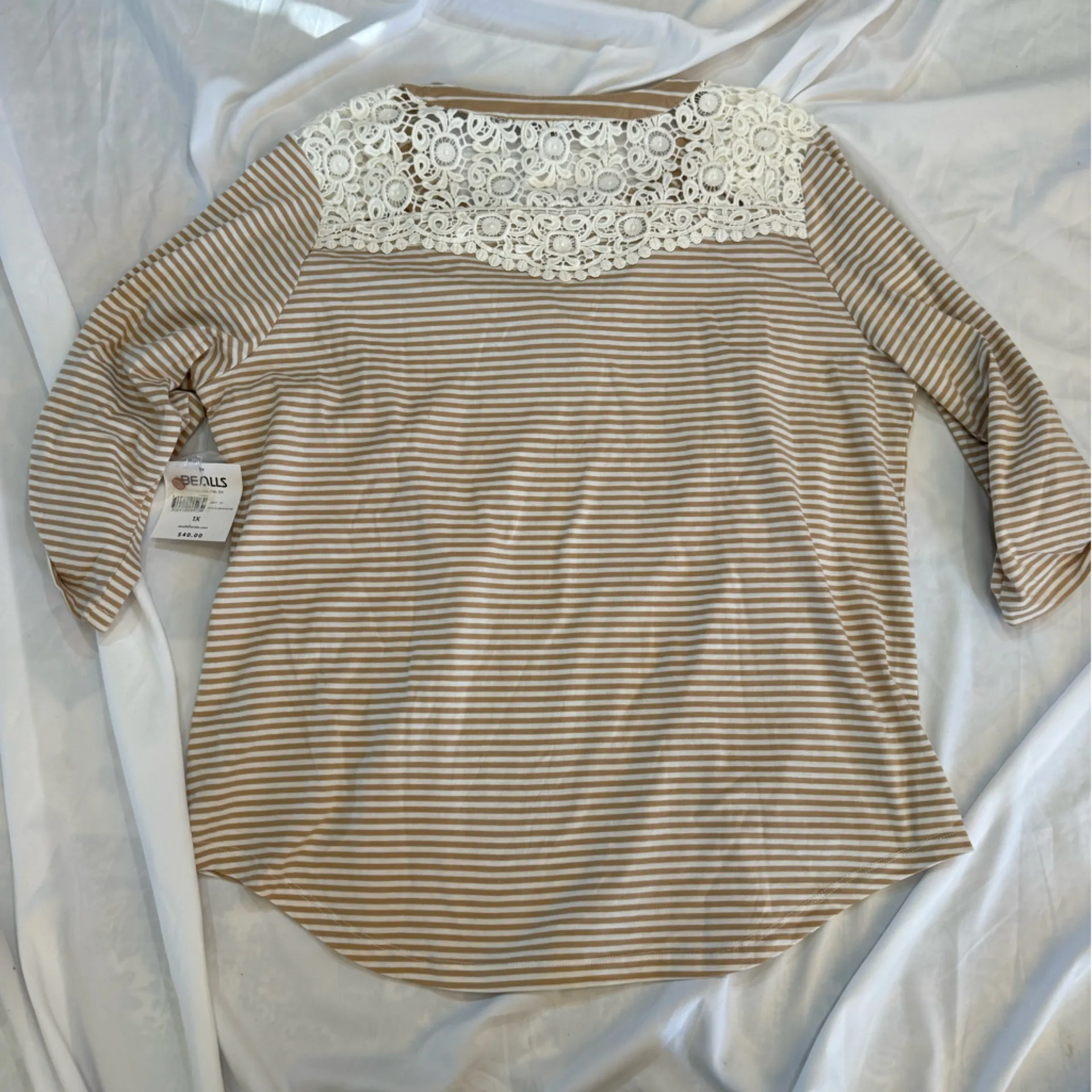 NWT Coral Bay Beige and White Lace Top - Image 3