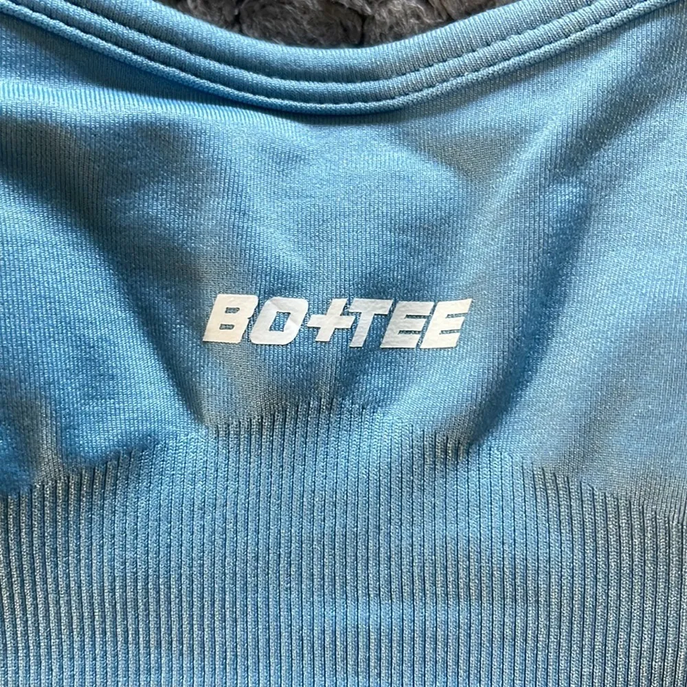 Women's Bo+Tee Powder Blue Sports Bra Cross Back Athleisure Size XS EUC #6849 - Image 2