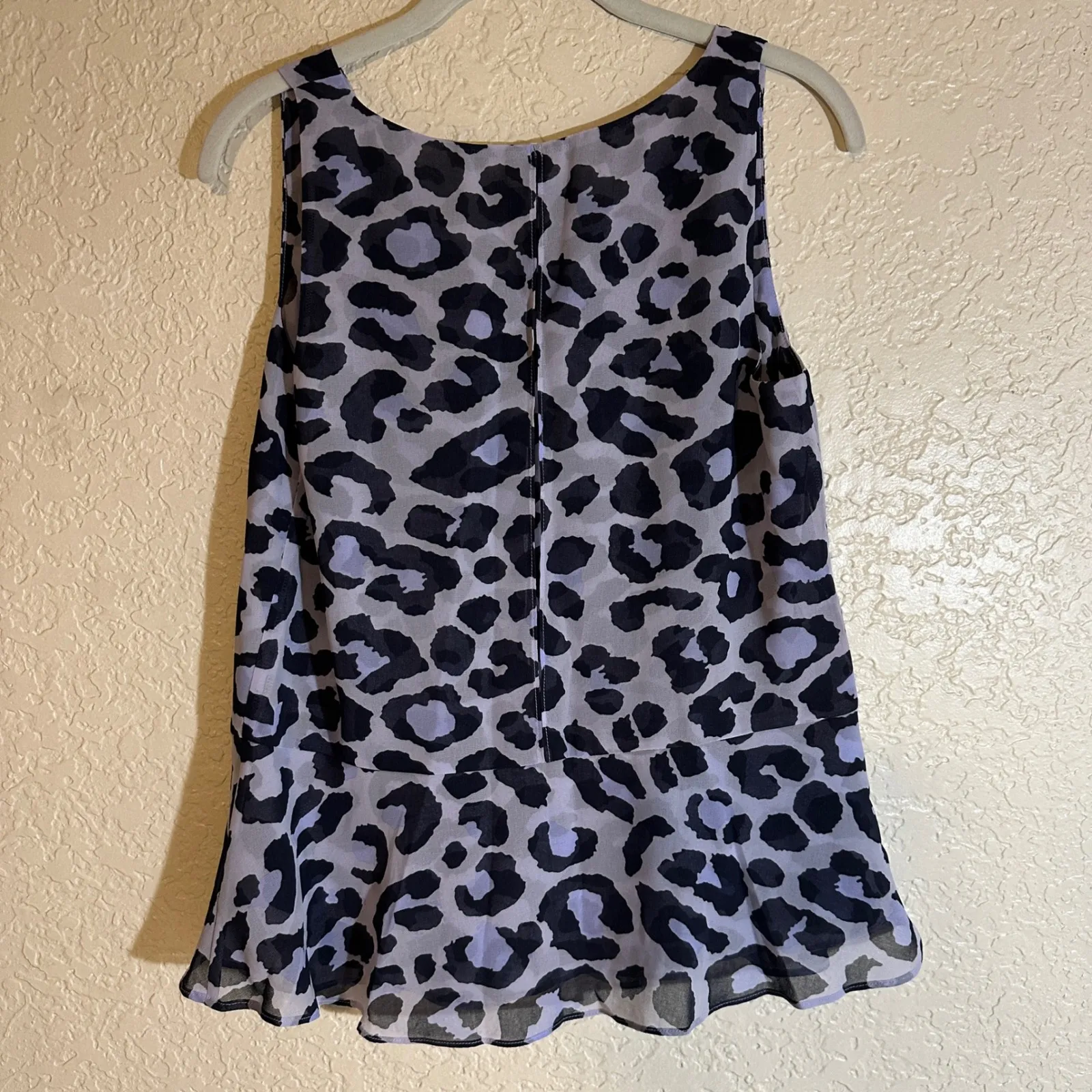 Cabi Sleeveless Small Leopard Print Lilac Purple Gray VNeck Peplum Tank Top - Image 3