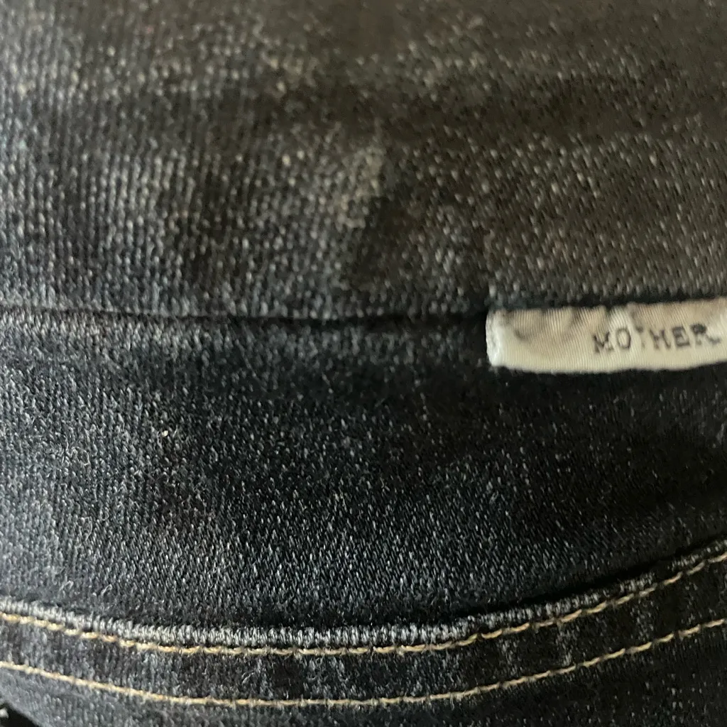 Mother High Waisted Looker jeans in the "Coffee Tea or Me" wash Blue Size 25 - Image 16