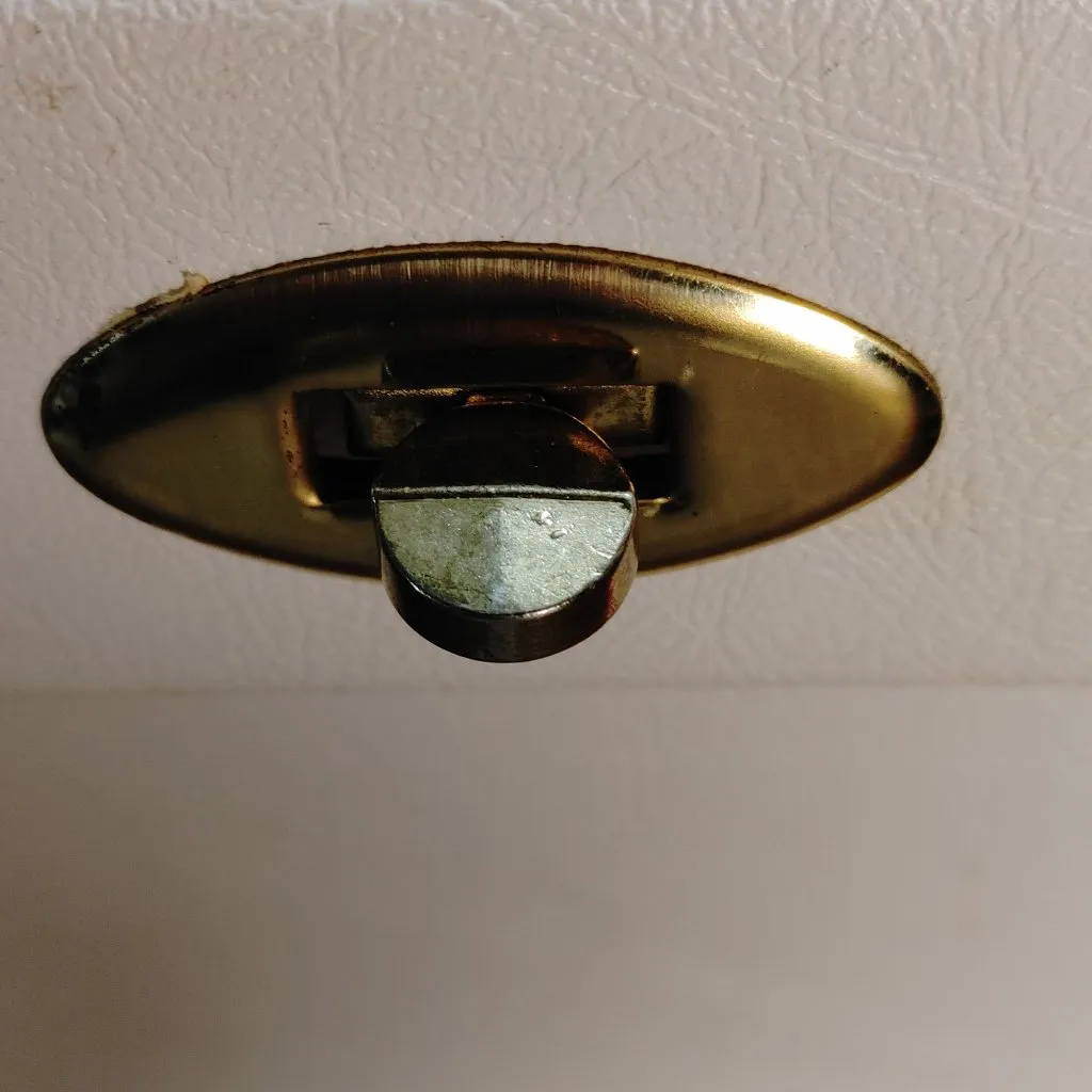 MCM Vinyl Handbag Vintage 1950s White Red Turn Lock Closure Handle Storage Case - Image 10