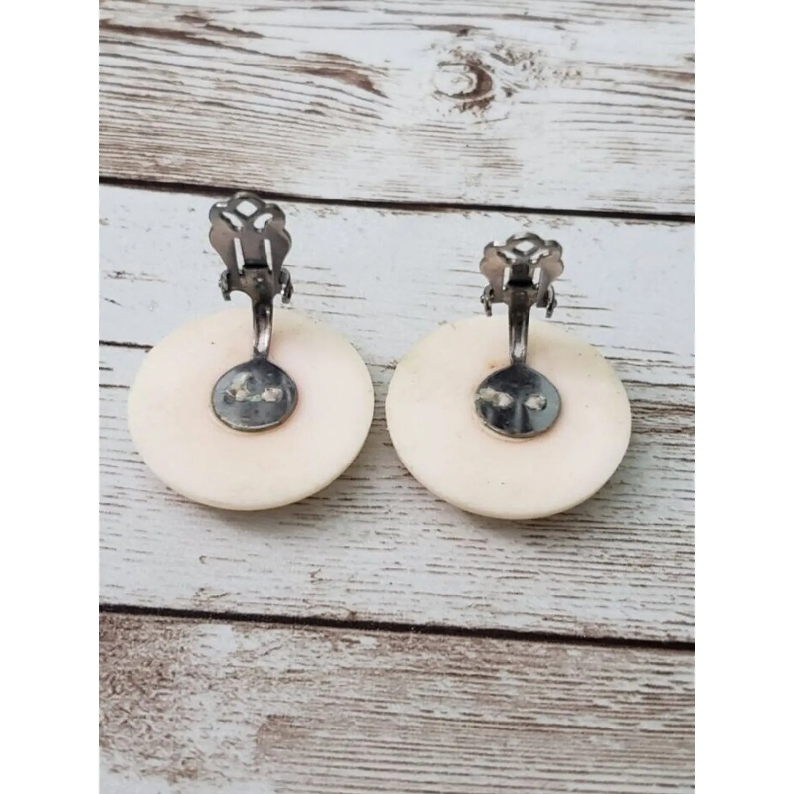 Vintage Clip On Earrings - Image 4