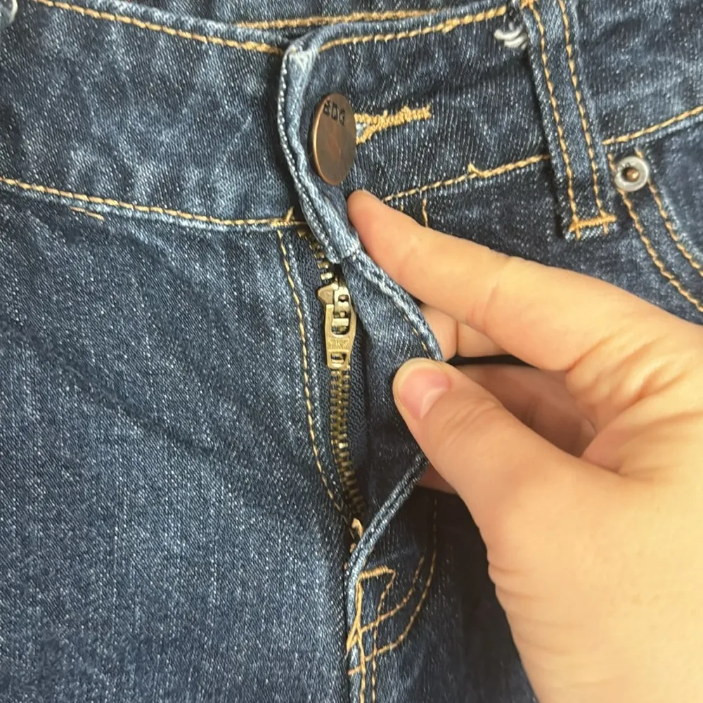 Urban Outfitters BDG Shortie denim cuffed 3” inseam shorts size 27 - Image 5