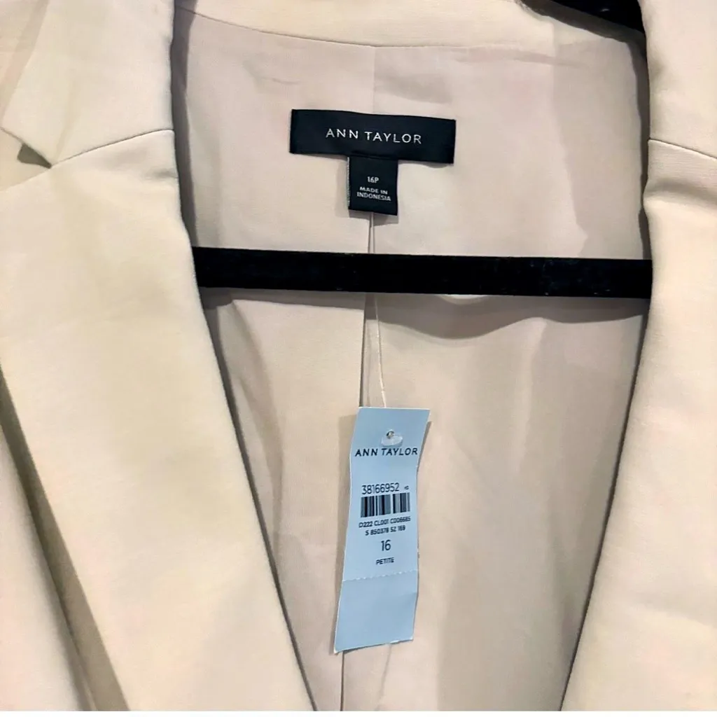 Ann Taylor 2 Piece Pant Suit Cream Size 16 petite - Image 6