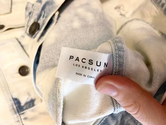 NWOT  light wash tie dye oversized denim trucker jacket jean jacket - Image 9