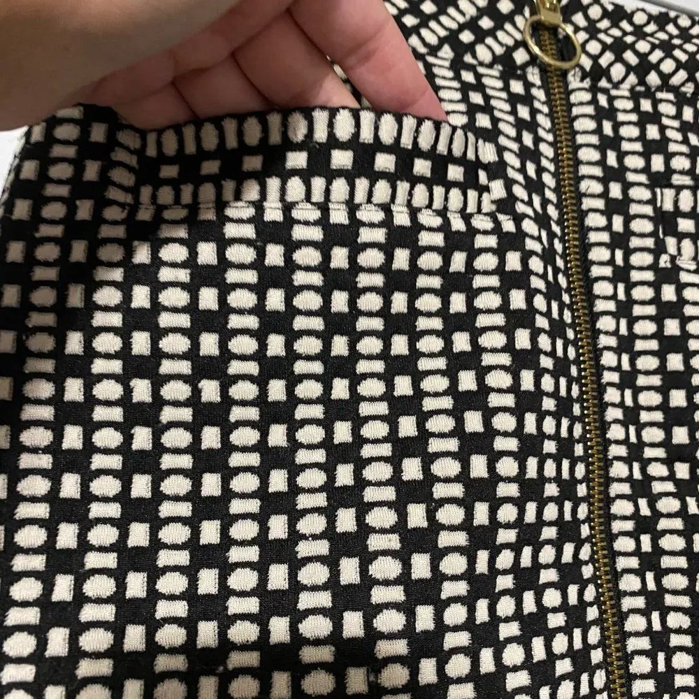 Express black/white checkered like skirt with outside front pockets - Image 3