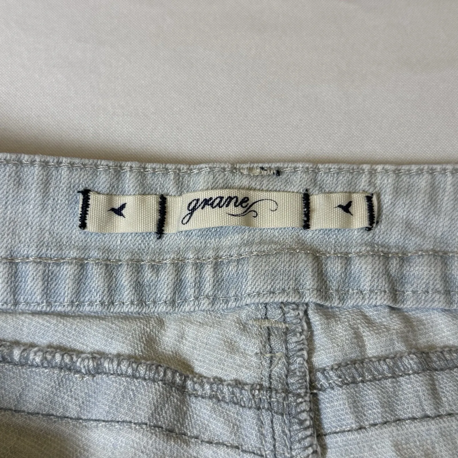 Graneā Slim Denim Jean Shorts Light Wash Raw Hem Distressed Size 9 Juniors # Gray - Image 3