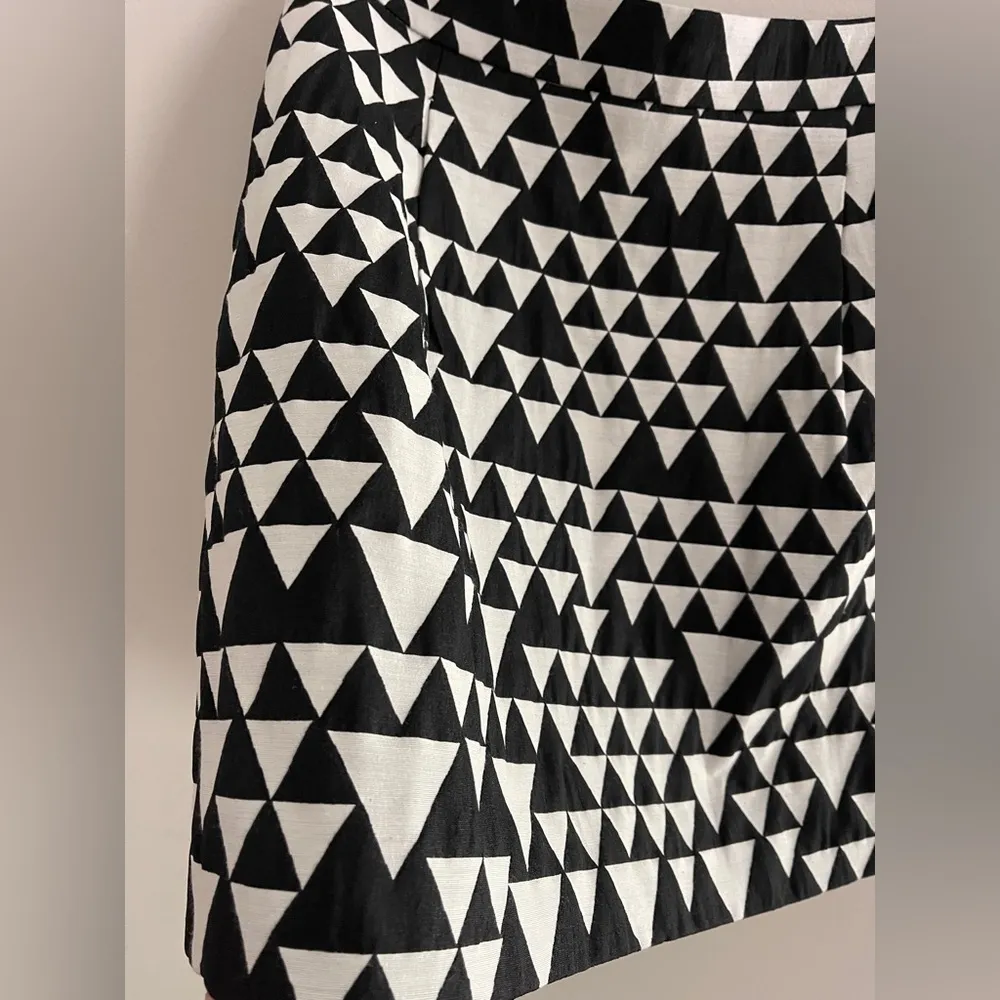 J Crew Factory NWT Black White Geometric Triangles Mini Skirt Sz 4 Minimalist - Image 4
