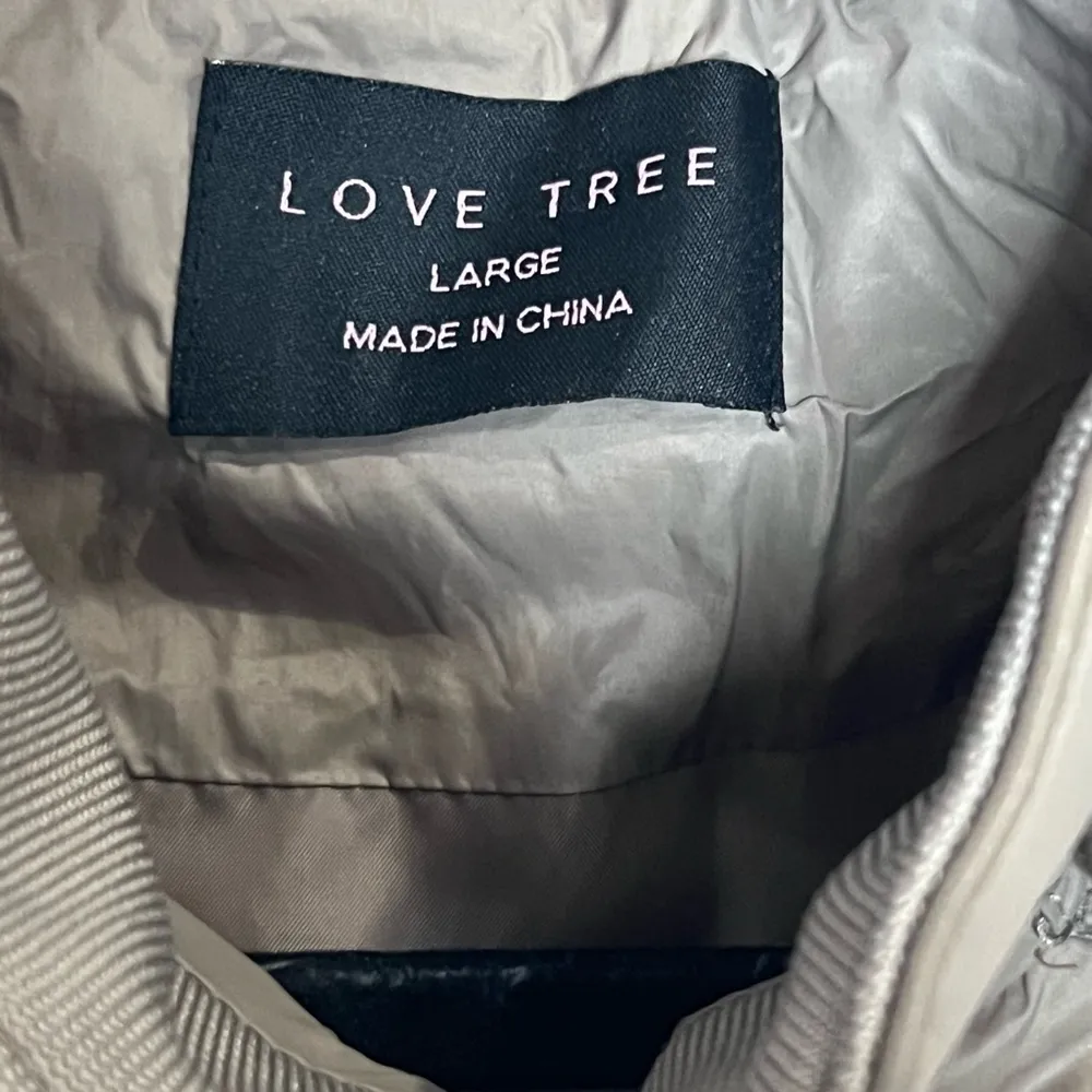 Love Tree Women’s Puffer vest - Tan - Size Large - Image 5