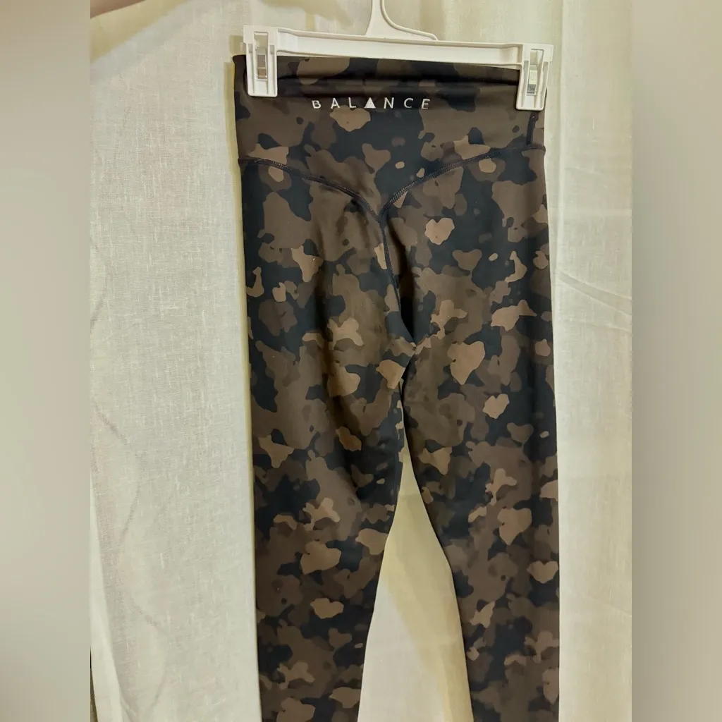 Balance Athletica‎ Vitality Ascend Base Camo Leggings Brown and Black - Image 5