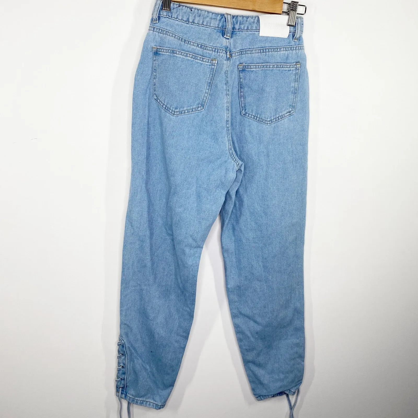 Riot Missguided High-Rise Light Wash Blue Denim Mom Jeans Women's Size 25 - Image 2