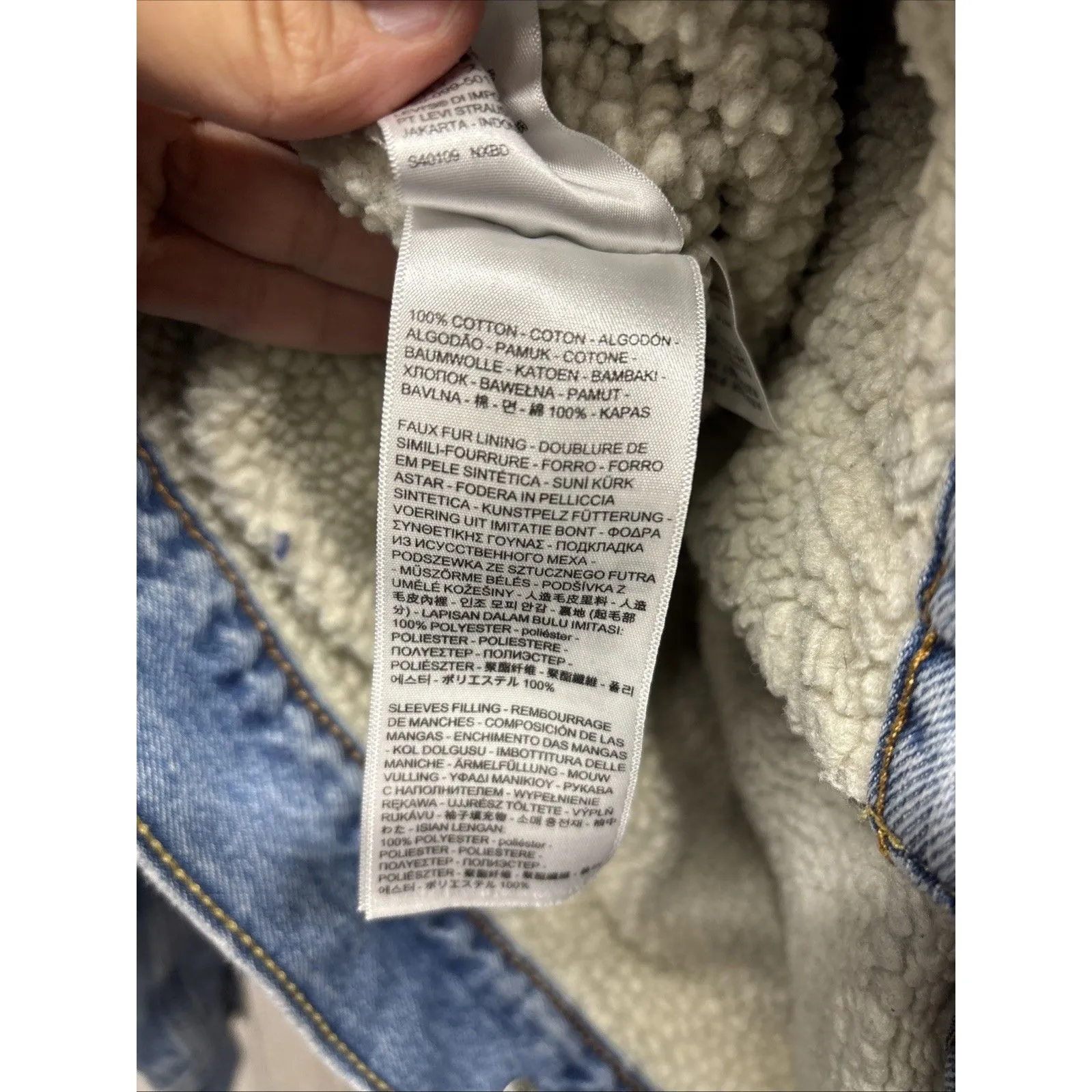 Levi's Womens Size S  Sherpa Lined Jean Jacket EUC - Image 4