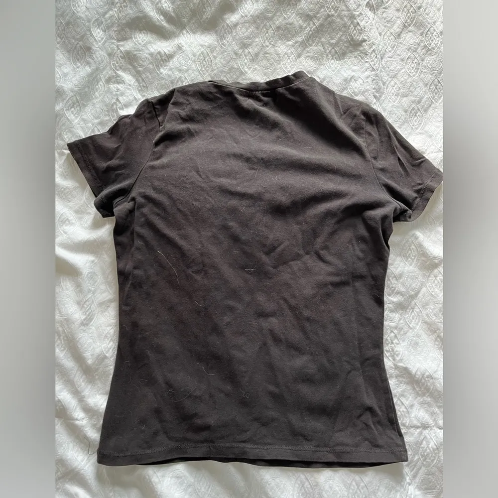 Banana Republic Black V neck T shirt - Image 4