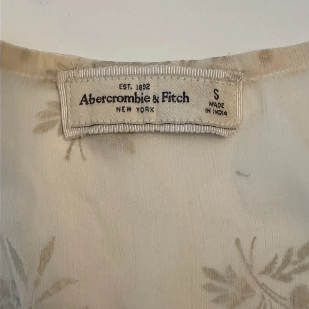 Abercrombie & Fitch Gold Embossed Peplum Sheer Blouse, Size small - Image 6