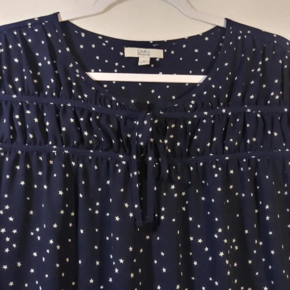 Croft & Barrow Navy Blue Star Print Casual Short Sleeve Blouse Size M - Image 4