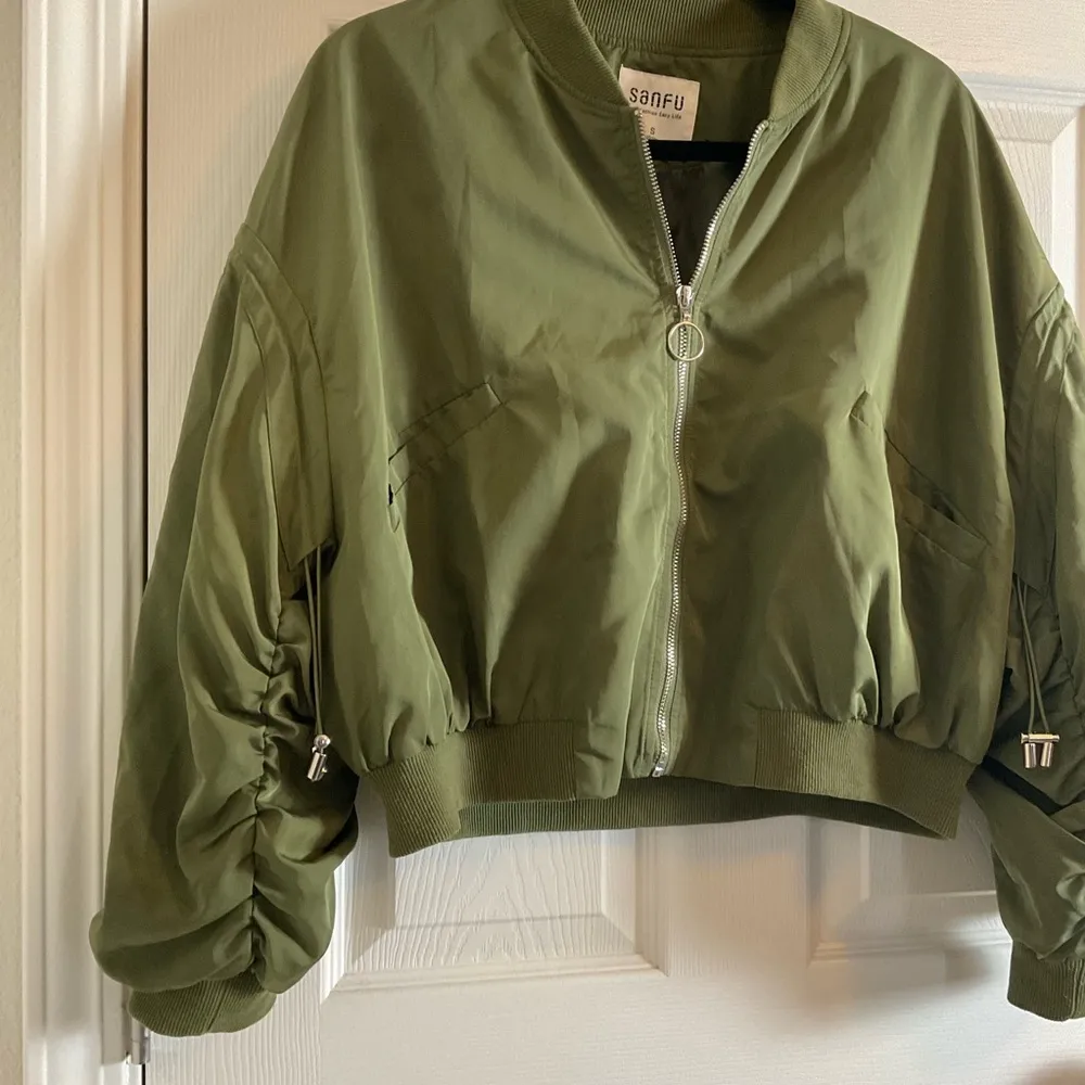 Sanfu woman’s Olive Green Bomber Jacket size small - Image 6