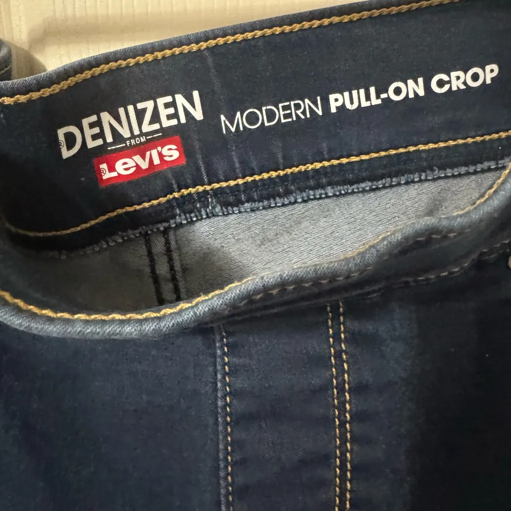 Levi's Women's Deep Indigo Jeggings - Image 3