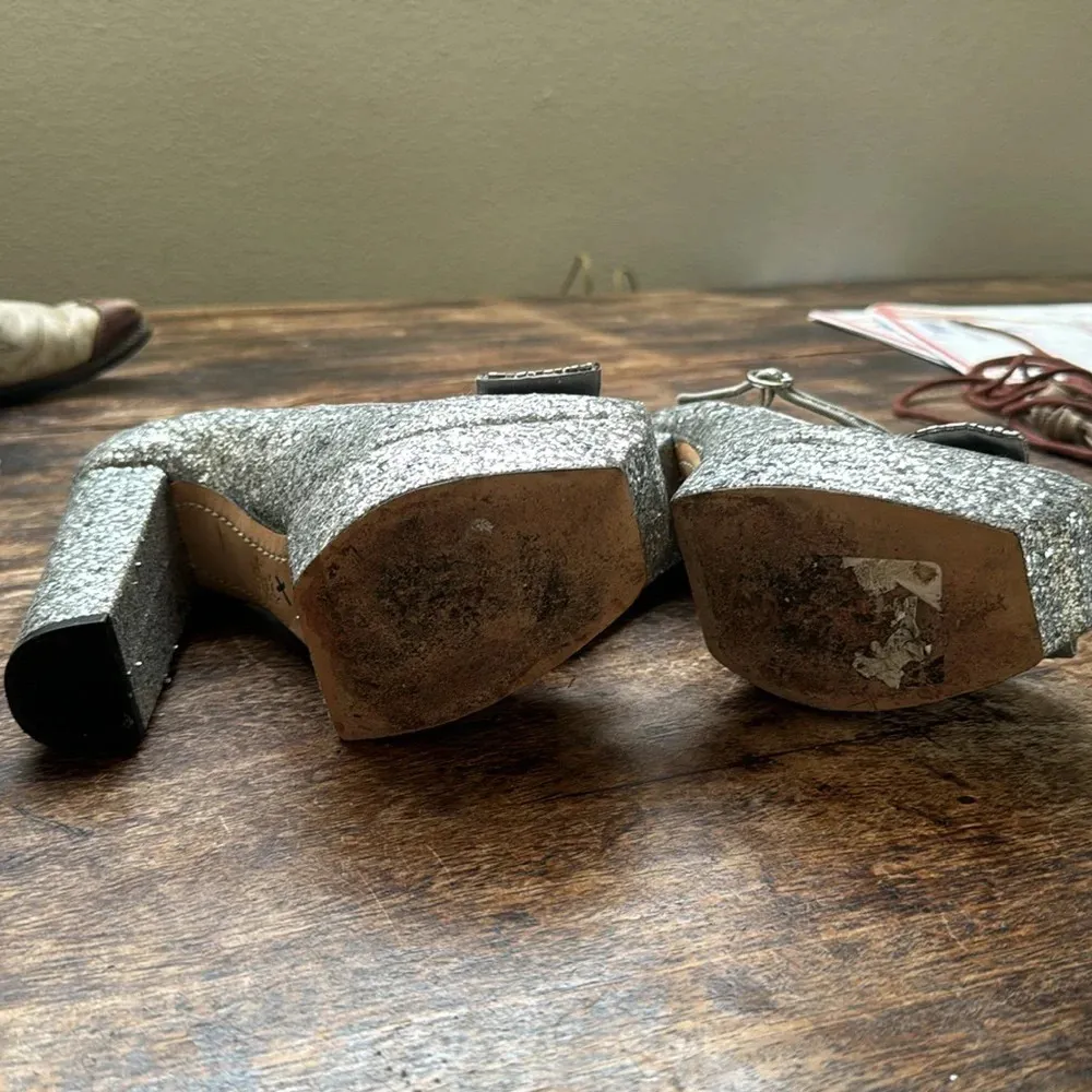 Alice + Olivia Gizelle Silver Glitter Heels
Size 7.5 or 38.5 - Image 10