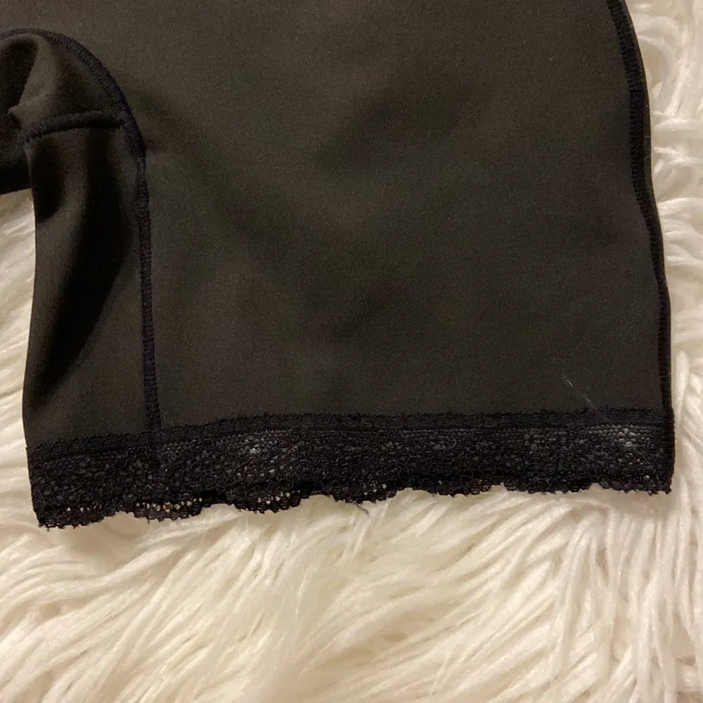 Under W Here Luxury Collection size M never been there Black Size M - Image 2