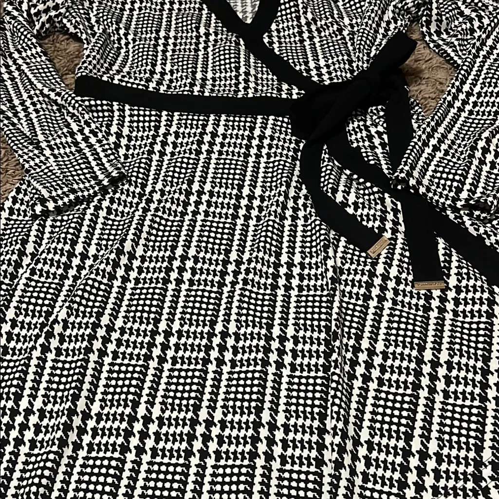 Tommy Hilfiger Black and White Midi Dress - Image 5