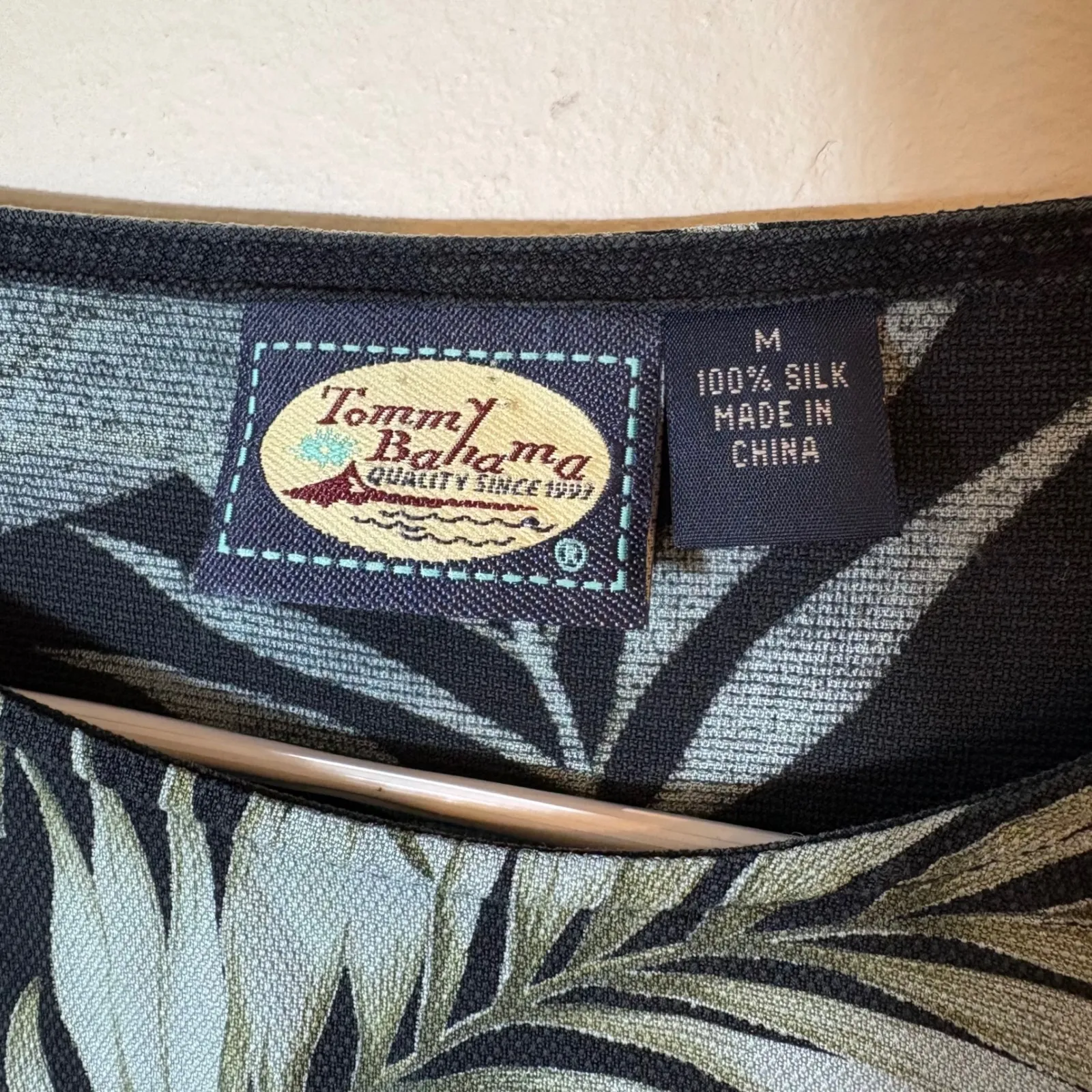 Tommy Bahama Silk Dress Black‎ Tropical Floral Print Short Sleeve Size Medium - Image 4