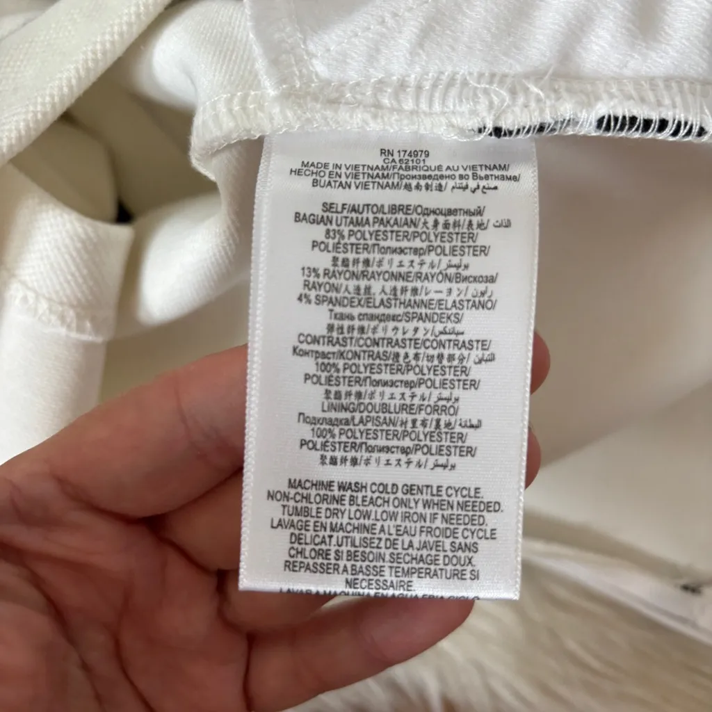 BCBGeneration White & Black Geometric Skort - Image 5