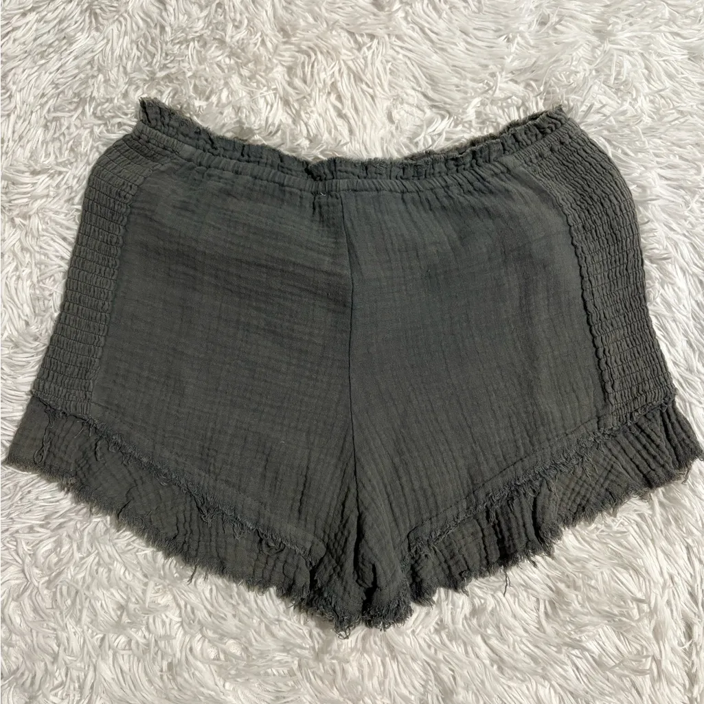 POL‎ Small Hunter Green Ruffled Shorts - Image 3