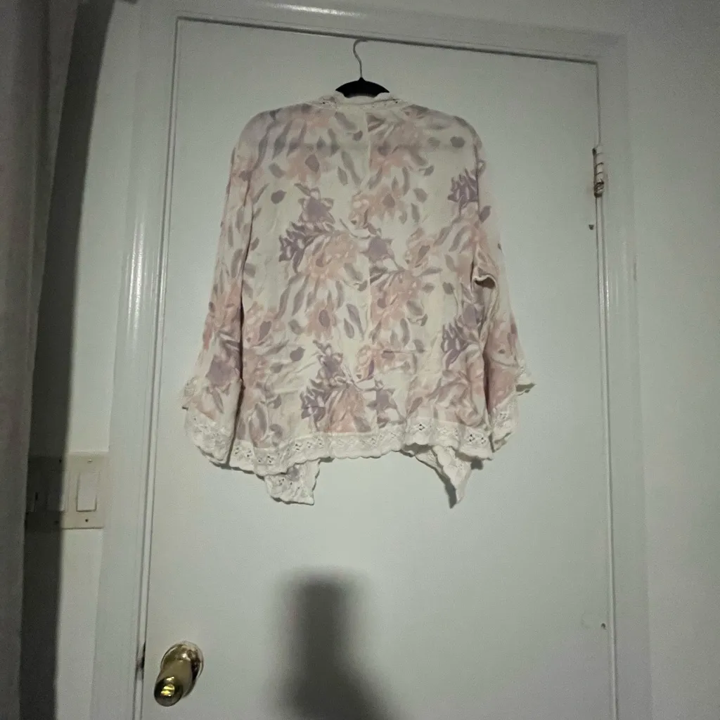 Free‎ People Floral Kimono with Crochet trim. Wrap Cover Bohemian Size S - Image 5