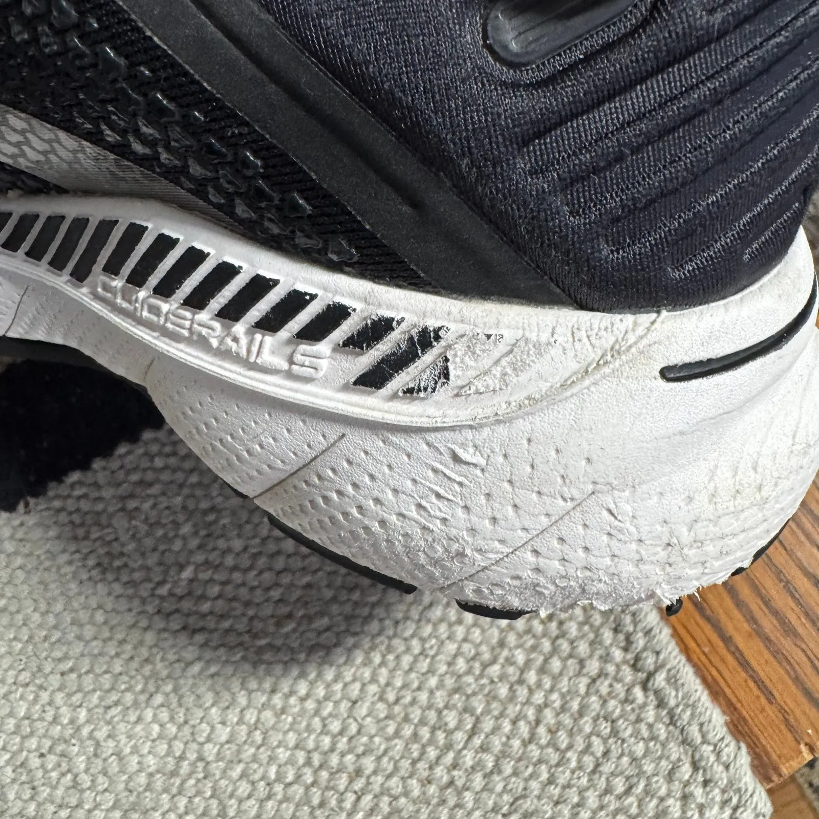 Brooks Adrenaline GTS 22 Running Sneaker Women 8.5 Black White Athleisure Walk - Image 15