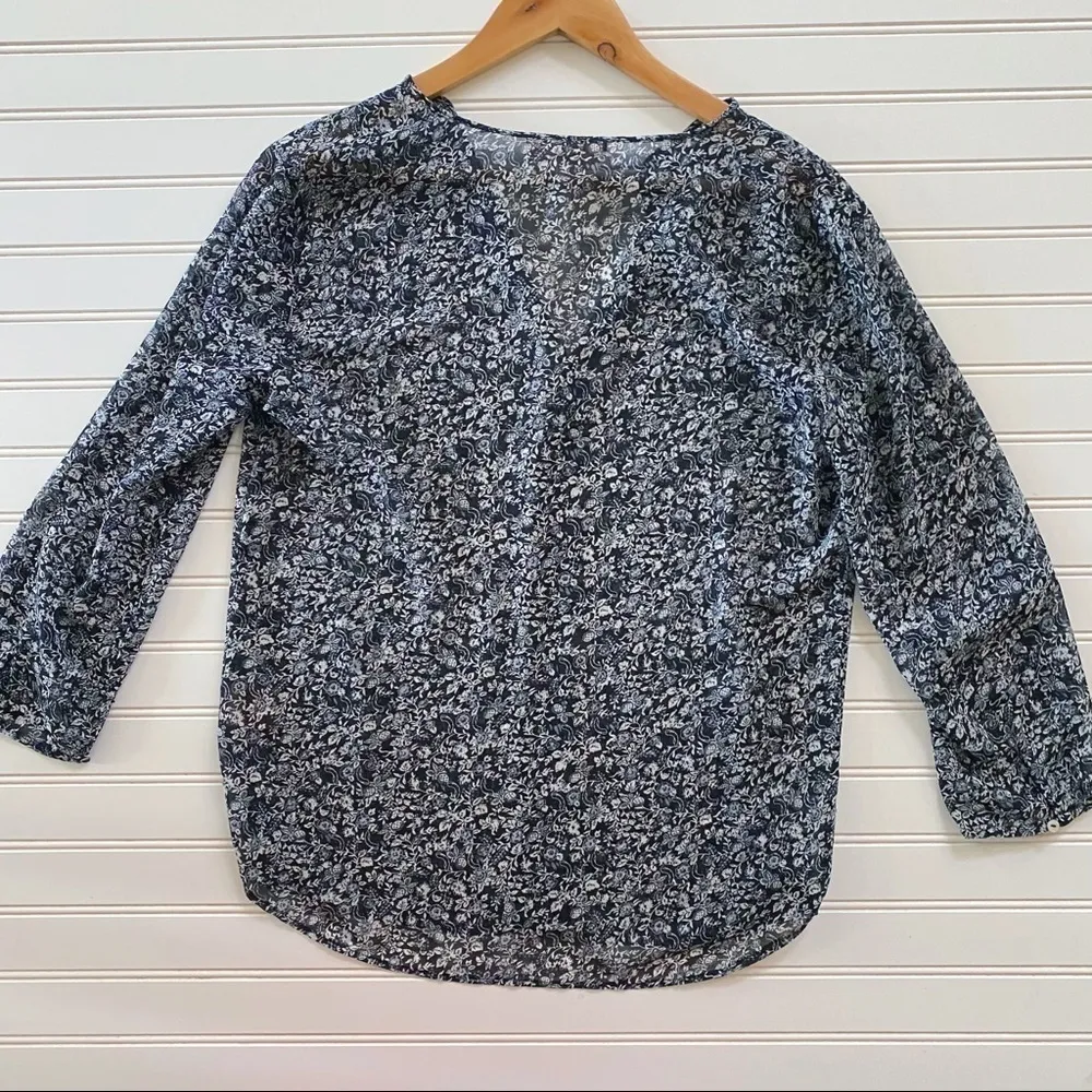 Philosophy Blue floral dressy blouse Size S - Image 9