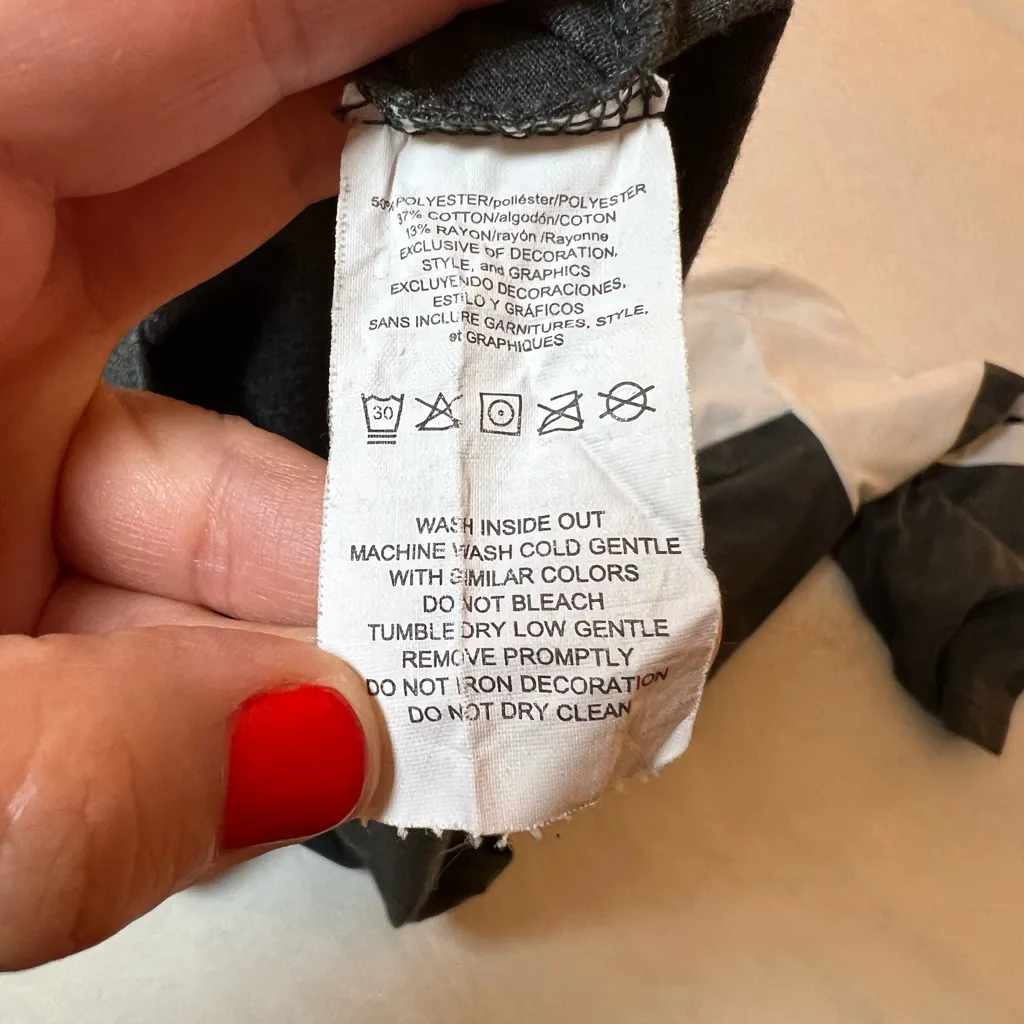 NFL Las Vegas
Raiders Lateral Script 34 Sleeve V-
Neck Tri-Blend‎ T-Shirt Size L - Image 5