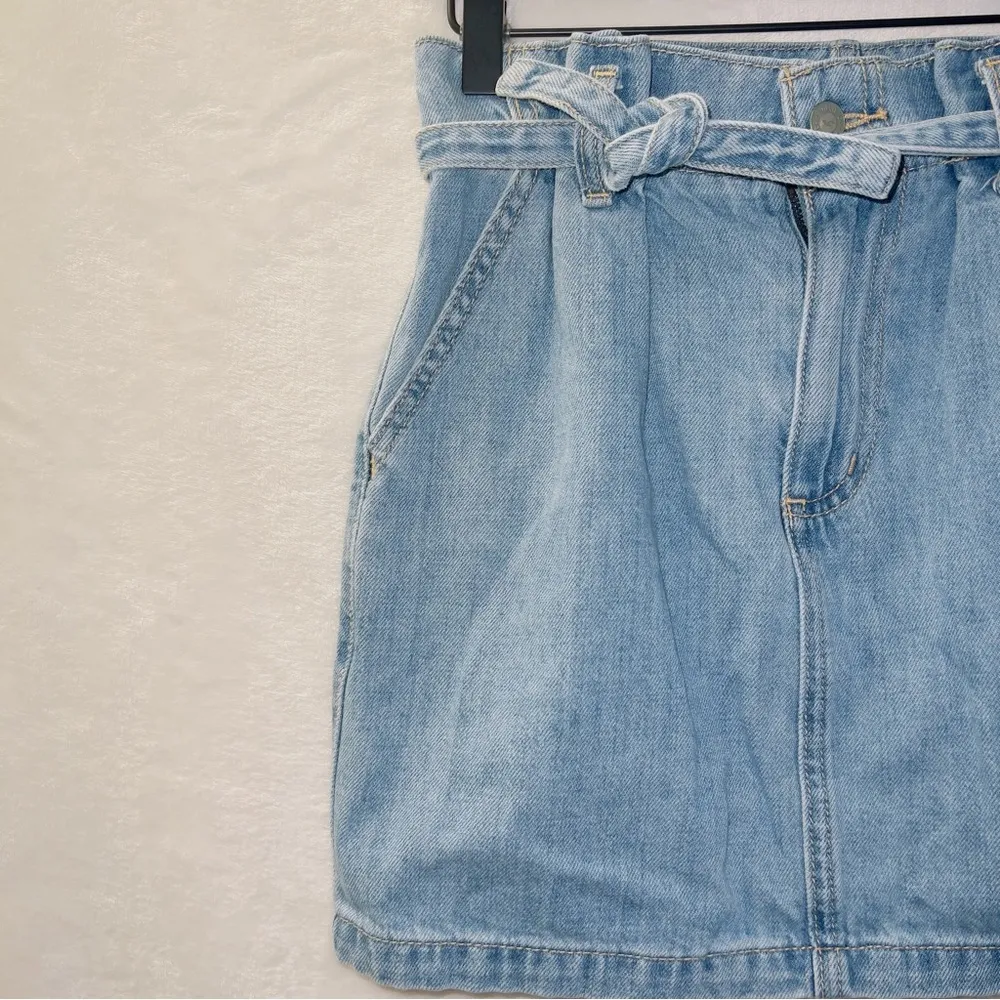 Hollister light wash denim 100% cotton ultra high rise paperbag mini skirt 0/24 - Image 2