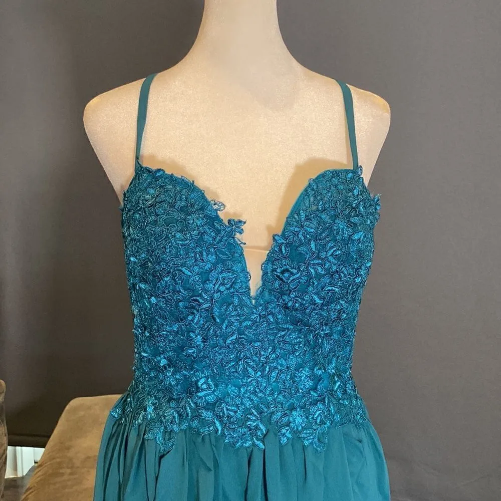 Women’s Chiffon & Lace Appliqué Full Length Dress with a Corset Back Size 8 - Image 2