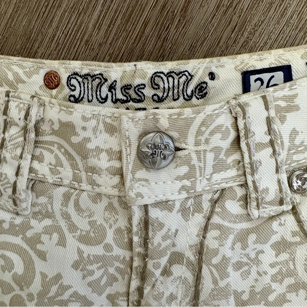 Miss Me  Shorts* - Image 3