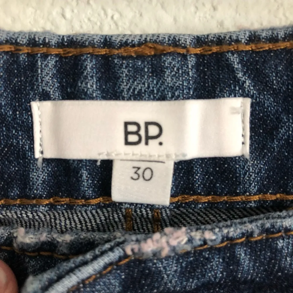 . (Nordstrom Brand) High Rise Mom Jeans. Size 30 - Image 7