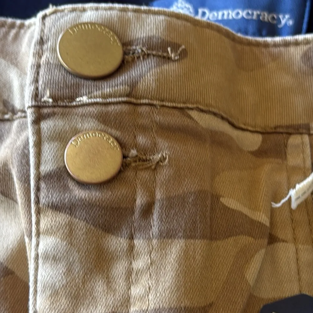 NWT Democracy "Ab"solution® High-Rise Rolled Cuff Utility Pant SZ-12 Camo - Image 8