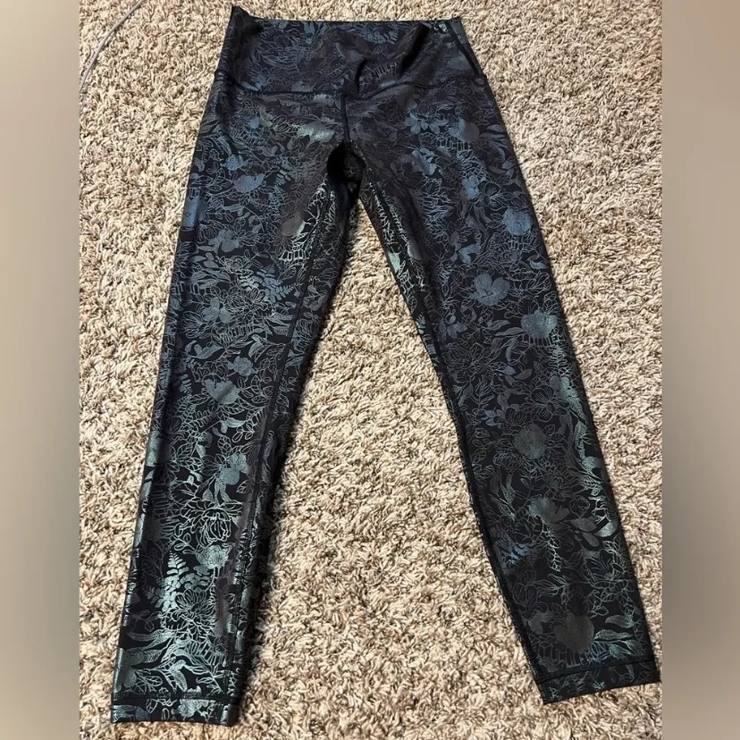 Lululemon Wunder Under High-Rise Tight 25" *Shine
Flourish Black Iridescent Foil - Image 8
