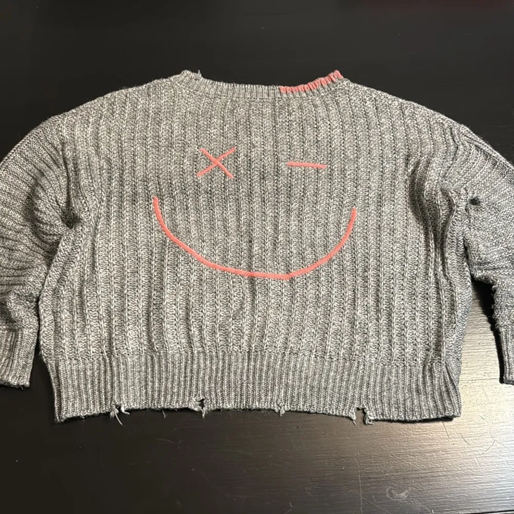 Vintage Havana happy face Gray V-Neck Sweater with Pink Details - Image 6
