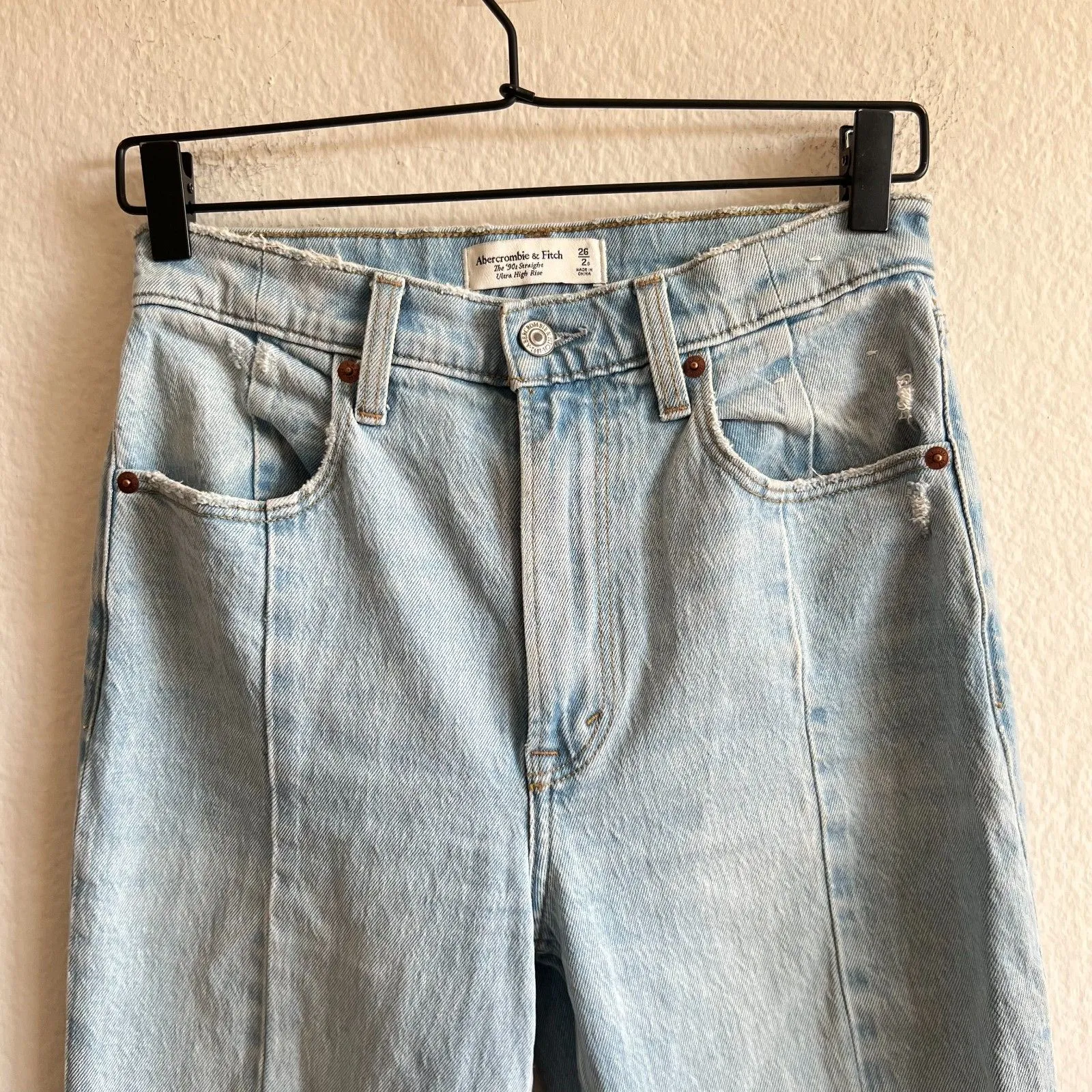 ABERCROMBIE & FITCH The 90s Straight Ultra High Rise Split Hem Jeans Womens 2/26 - Image 3