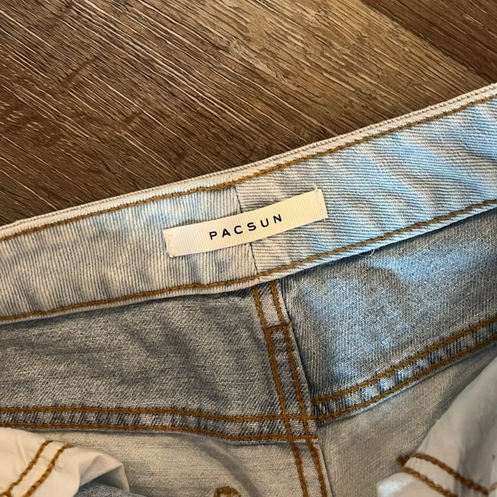 PacSun Hopper Patch Denim Mom Shorts high rise - Image 5