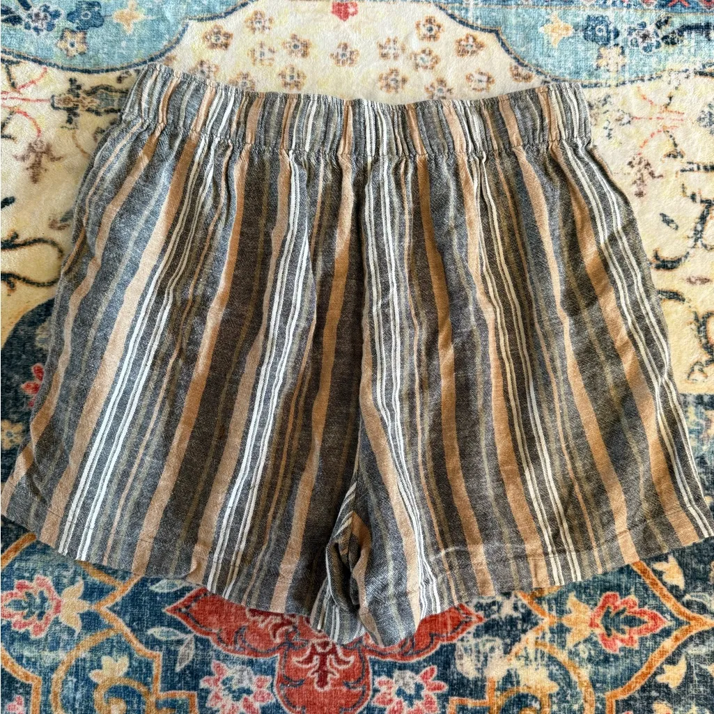 267 Lucky Brand Tan and Gray Striped Shorts Small - Image 2
