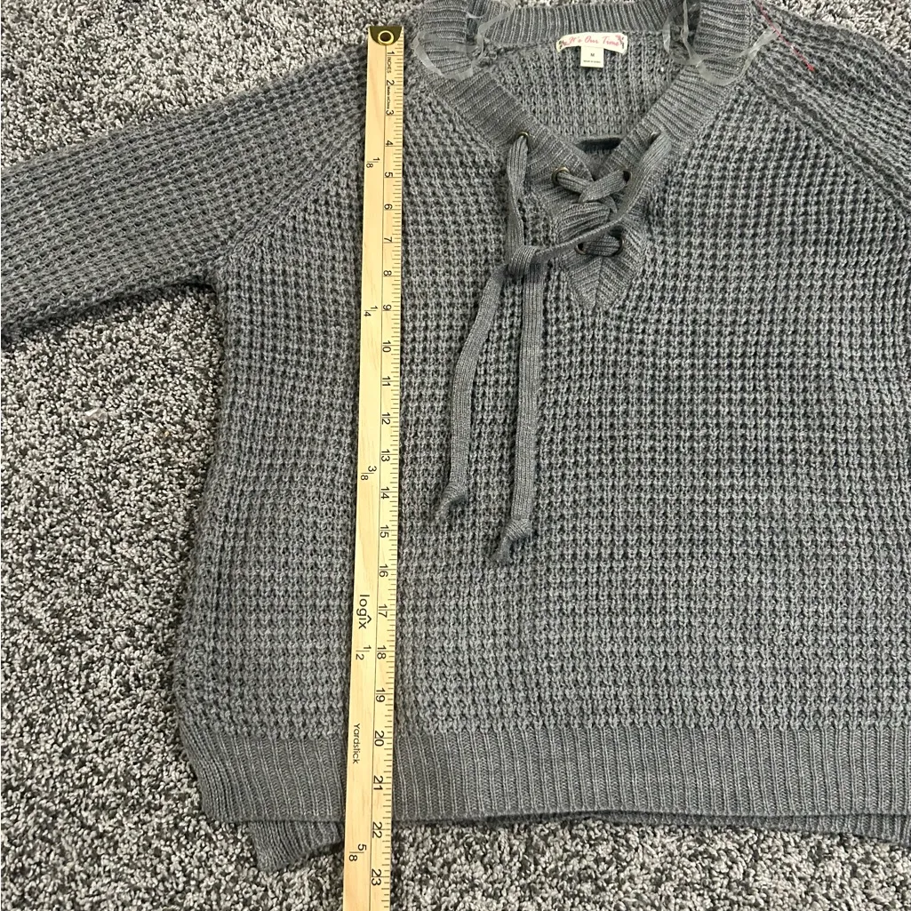 Itโs Our Time Gray Textured Knit Lace-Up Pullover Womenโs Size Medium - Image 2